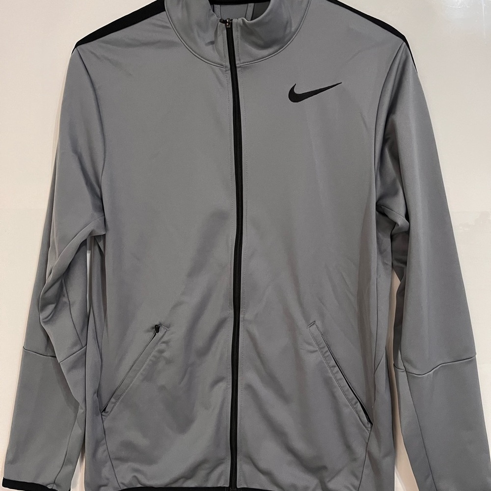- Nike Jacket - Picture 2 of 8